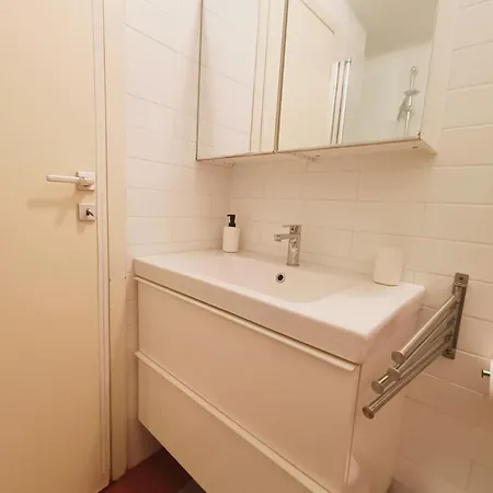 The Red In With Free Parking Appartement *