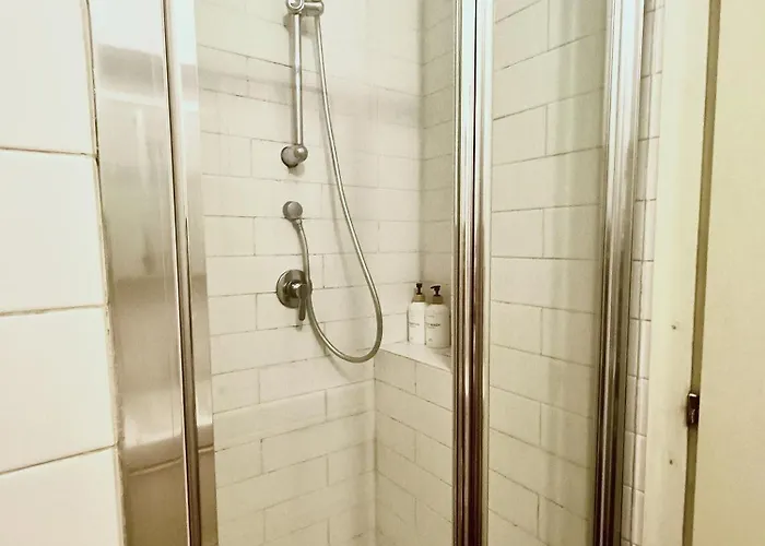 The Red In With Free Parking Daire *